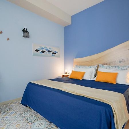Mediterranea Apartment- Central Station - Free Wifi&Netflix Bari Eksteriør billede