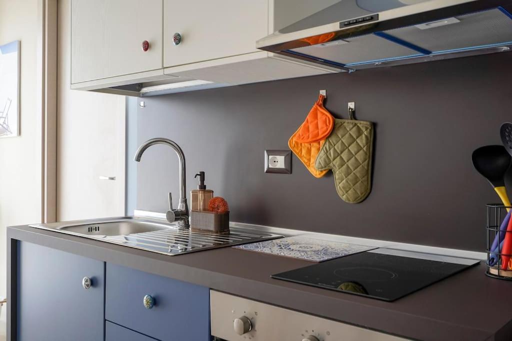 Mediterranea Apartment- Central Station - Free Wifi&Netflix Bari Eksteriør billede