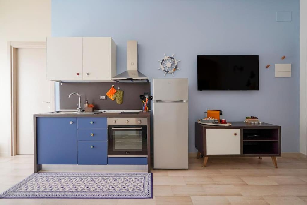 Mediterranea Apartment- Central Station - Free Wifi&Netflix Bari Eksteriør billede