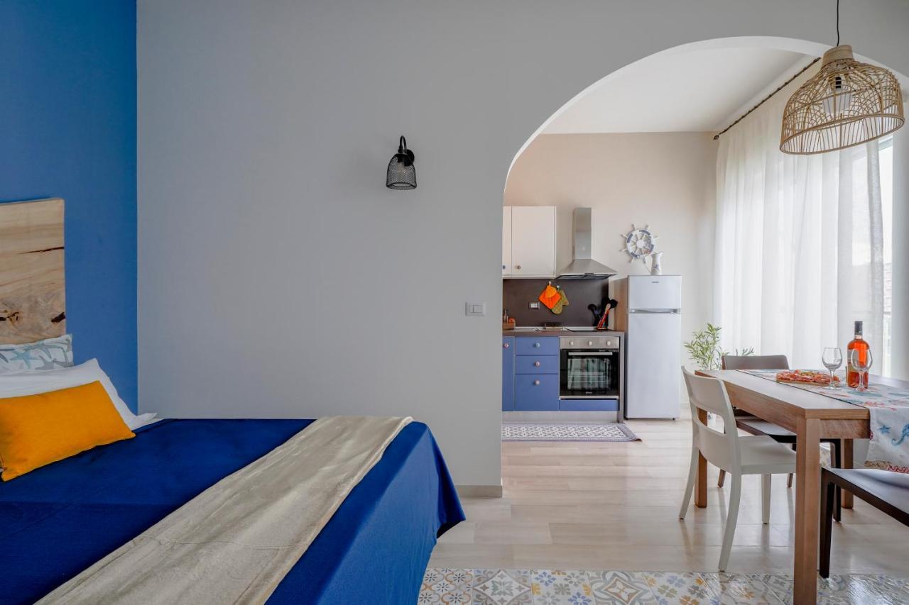 Mediterranea Apartment- Central Station - Free Wifi&Netflix Bari Eksteriør billede