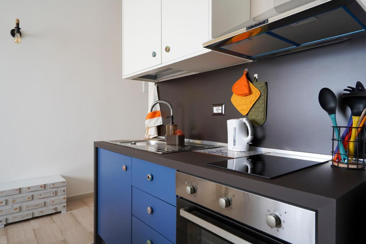 Mediterranea Apartment- Central Station - Free Wifi&Netflix Bari Eksteriør billede