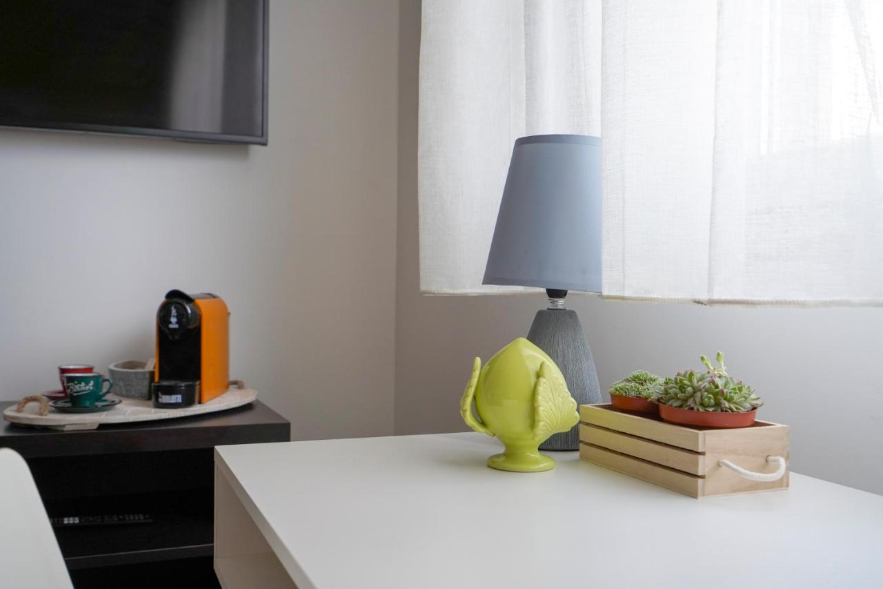 Mediterranea Apartment- Central Station - Free Wifi&Netflix Bari Eksteriør billede